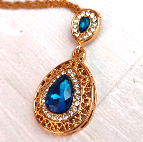 Deep Aqua Blue Turquoise Multifaceted Rhinestone Faux Gold Pendant Necklace - Picture 4 of 9